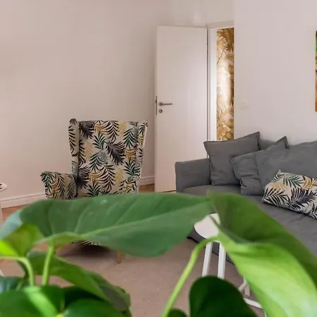 Апартаменты Sunnyside In The Center